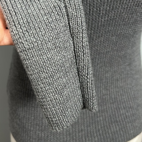 Theory Gray Wool Turtleneck Soft Long Sleeve Sweater size Petite - gently used - Picture 9 of 15